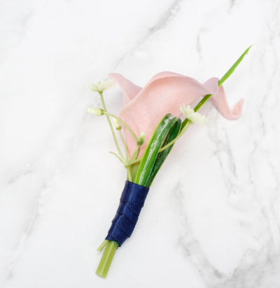 Elegant Green Calla Lily Boutonniere - Customizable Keepsake with Natural Fillers